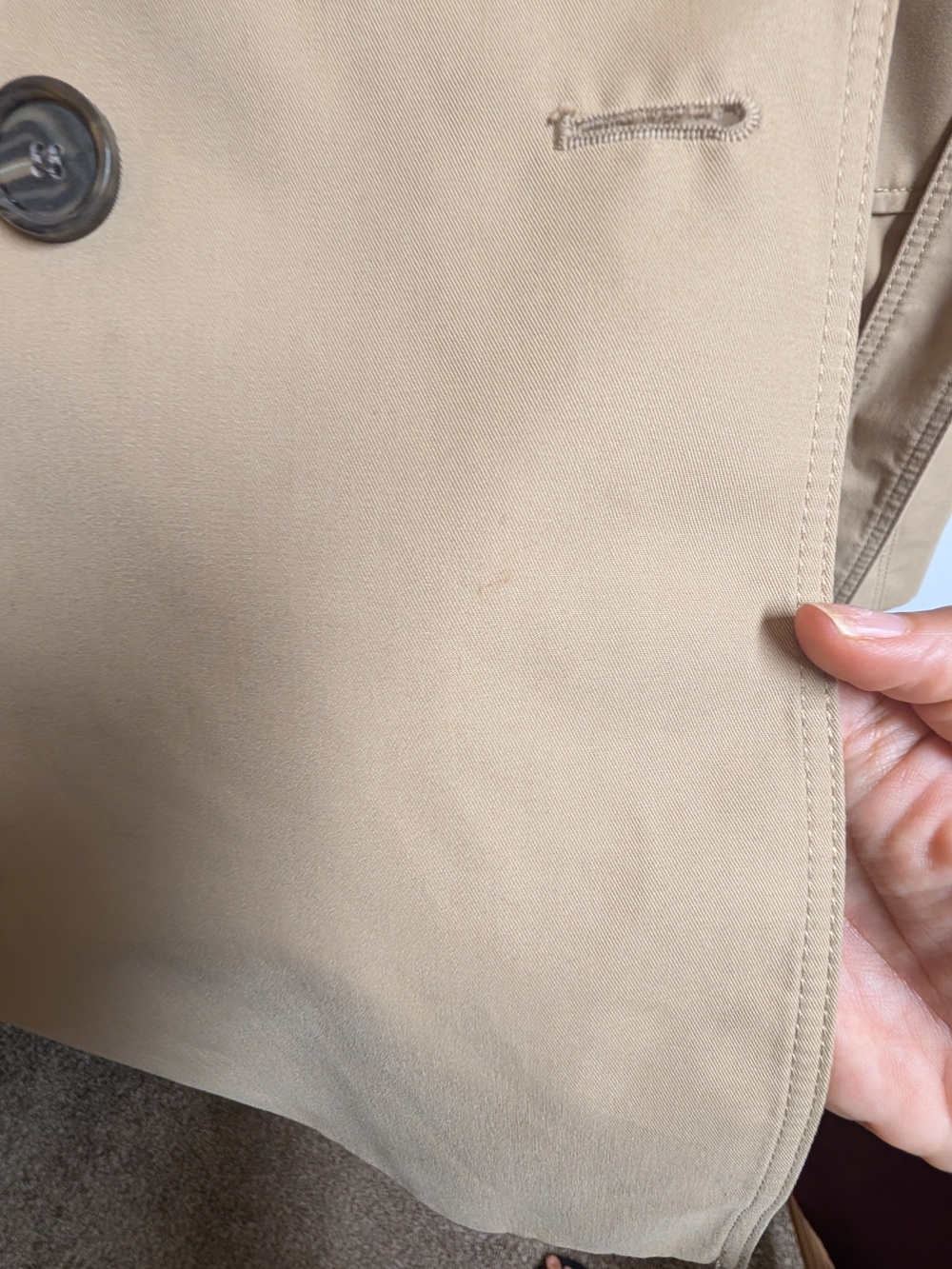 Classic Beige Trench Coat with Belt - Picture 7 of 8